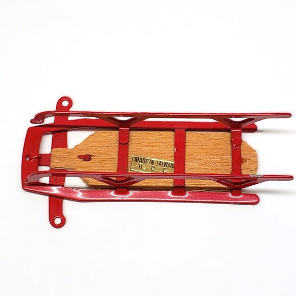 Dollhouse Miniature Flexible Flyer Sled Red Vintage Made in Taiwan ROC 3" - Picture 4 of 4